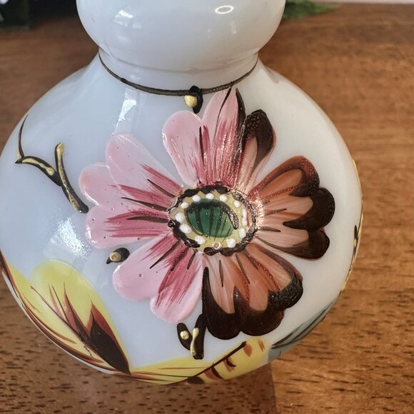Vintage Hand Painted Victorian Milk Glass Vase‎ Raised Floral Gold Detailing - Picture 6 of 7